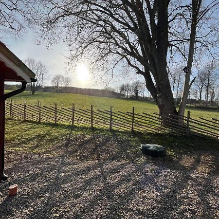 Naturskoent Boende Naera Skoevde Esterno foto