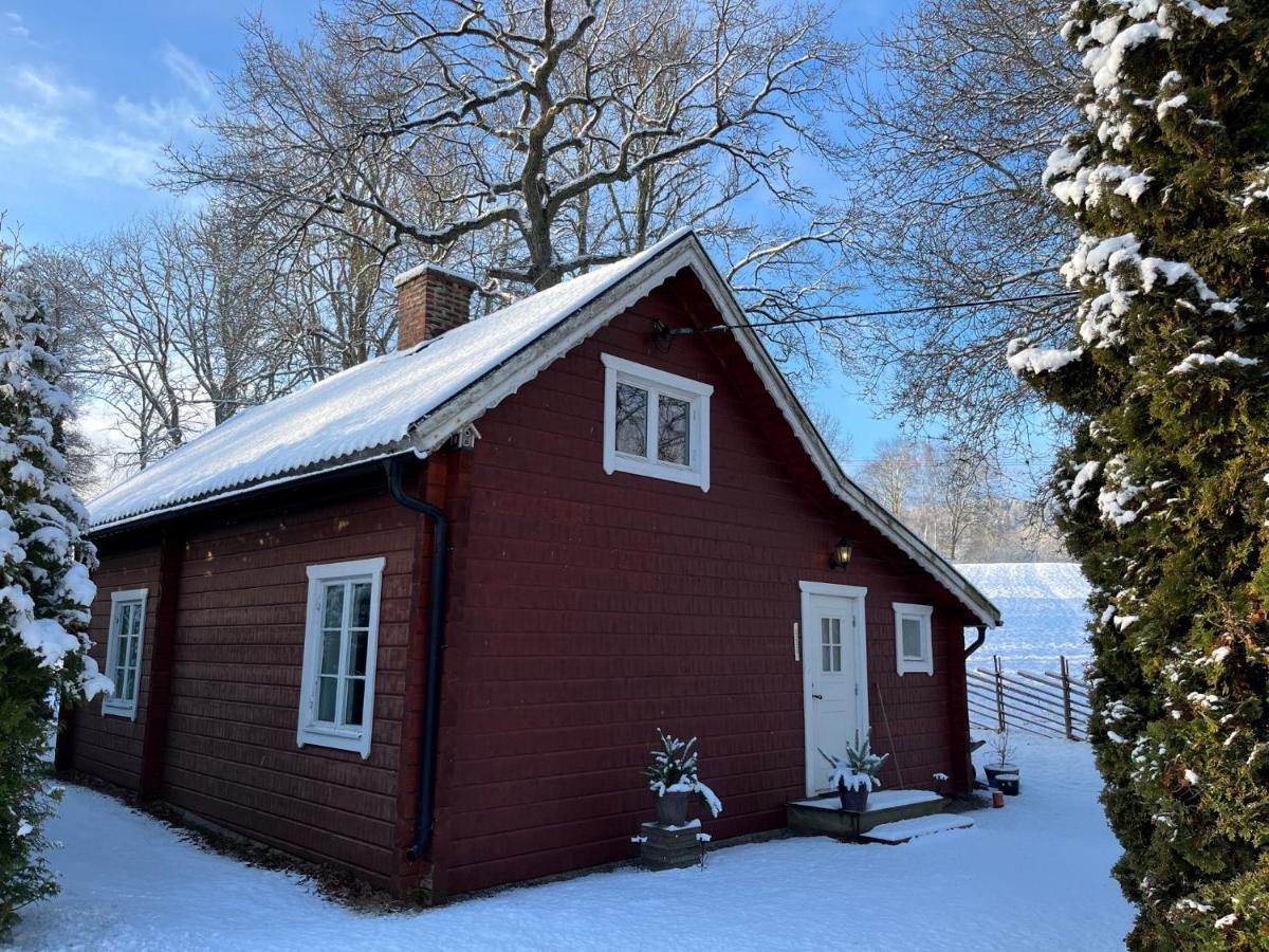 Naturskoent Boende Naera Skoevde Esterno foto