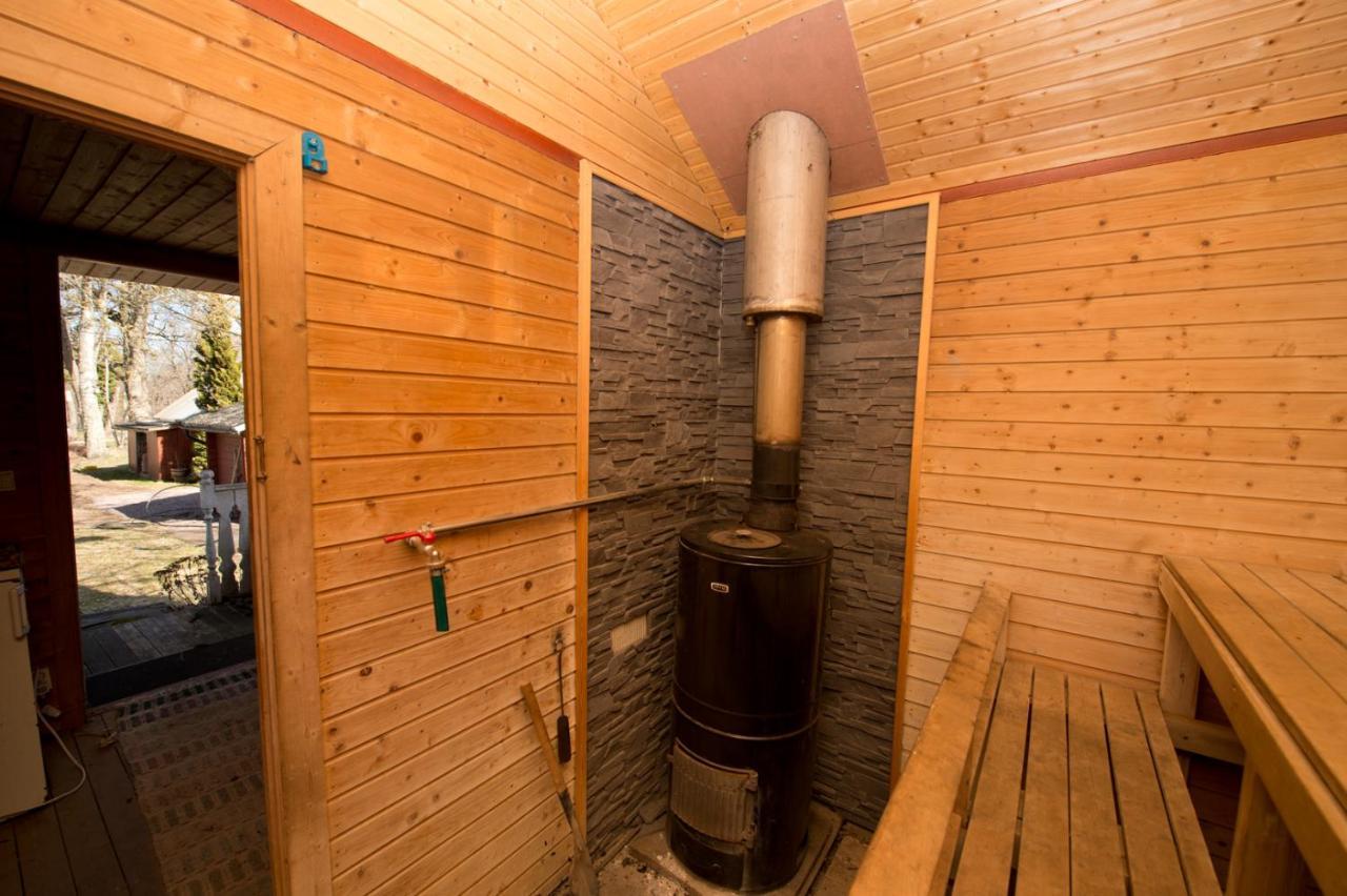 Naturskoent Boende Naera Skoevde Esterno foto