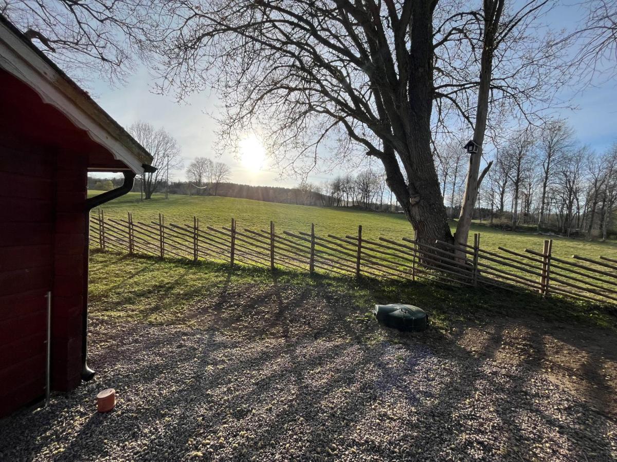 Naturskoent Boende Naera Skoevde Esterno foto